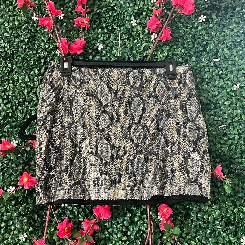 Shiny snake print mini skirt - Picture 1 of 3